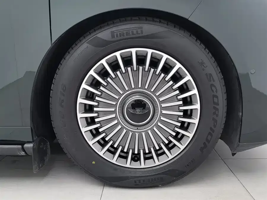 Geely Yizhen L380 Yizhen L380 2025 805km Flagship Edition Four-Wheel Drive 2025 — миниатюра 5