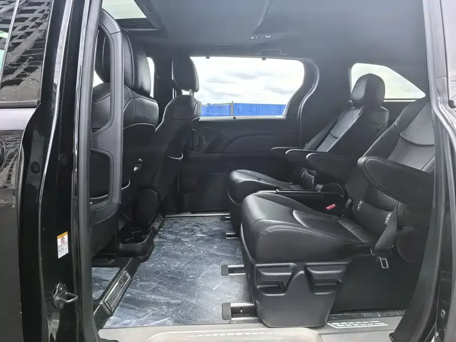 Toyota Sienna SIENNA 2024 2.5L Hybrid 4WD Luxury Edition 2025 — миниатюра 2