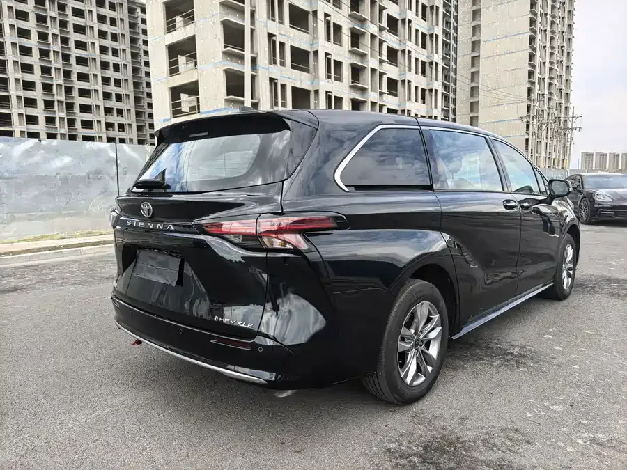 Toyota Sienna SIENNA 2024 2.5L Hybrid 4WD Luxury Edition 2025 — миниатюра 3