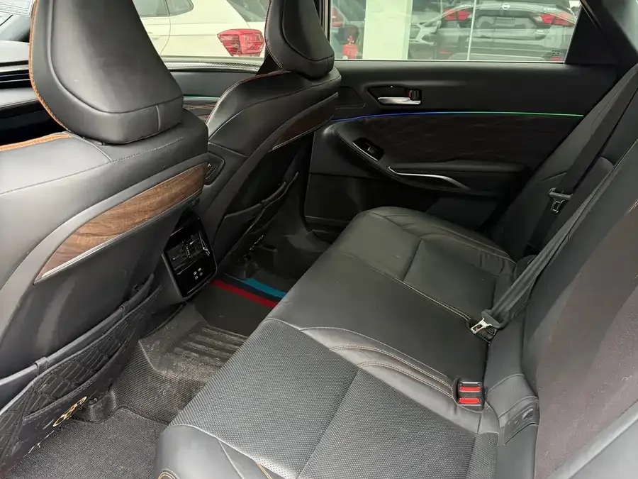 Toyota Avalon 2024 Avalon Hybrid 2.0L Premium Edition 2024 — миниатюра 3