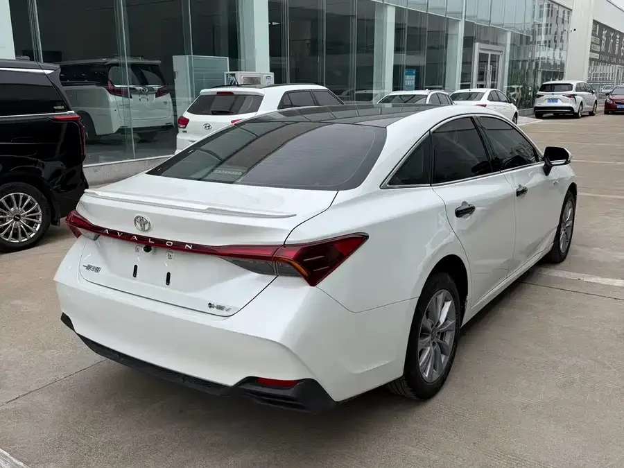 Toyota Avalon 2024 Avalon Hybrid 2.0L Premium Edition 2024 — миниатюра 4