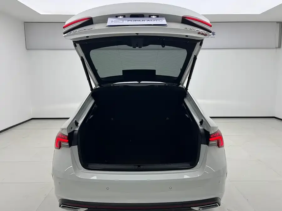 Skoda Octavia Octavia 2022 PRO TSI280 Premium Edition 2023 — миниатюра 4