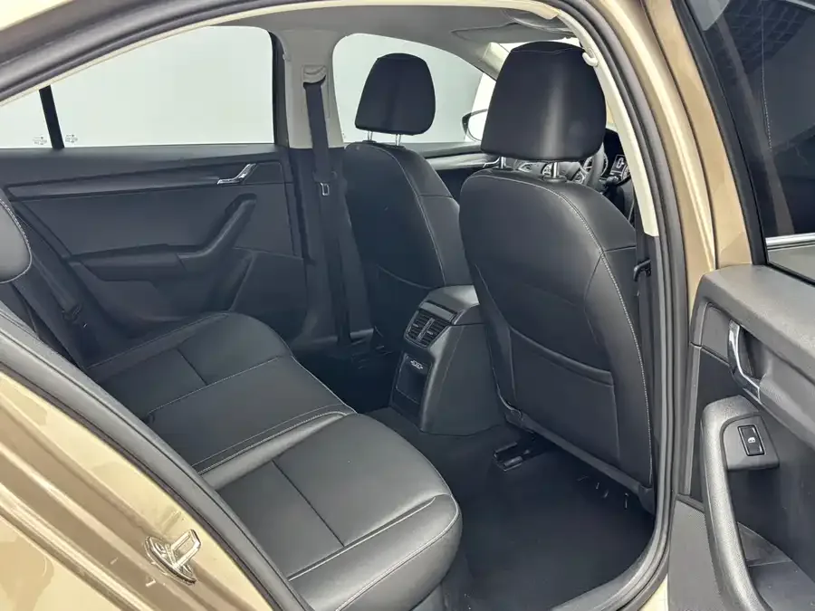 Skoda Octavia Octavia 2022 1.5L Automatic Comfort Edition 2023 — миниатюра 4