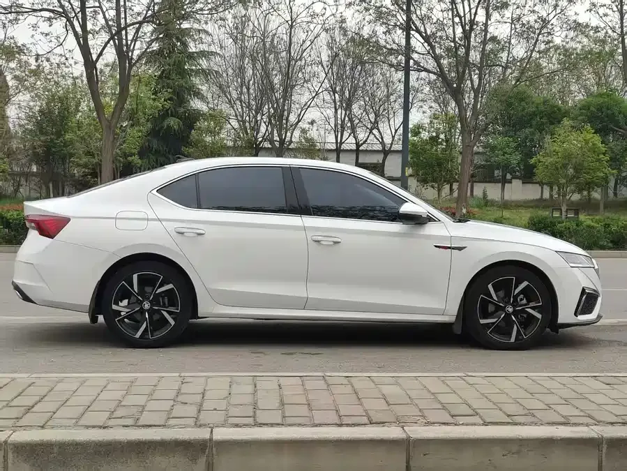 Skoda Octavia Octavia 2022 PRO TSI280 Premium Edition 2022 — миниатюра 3