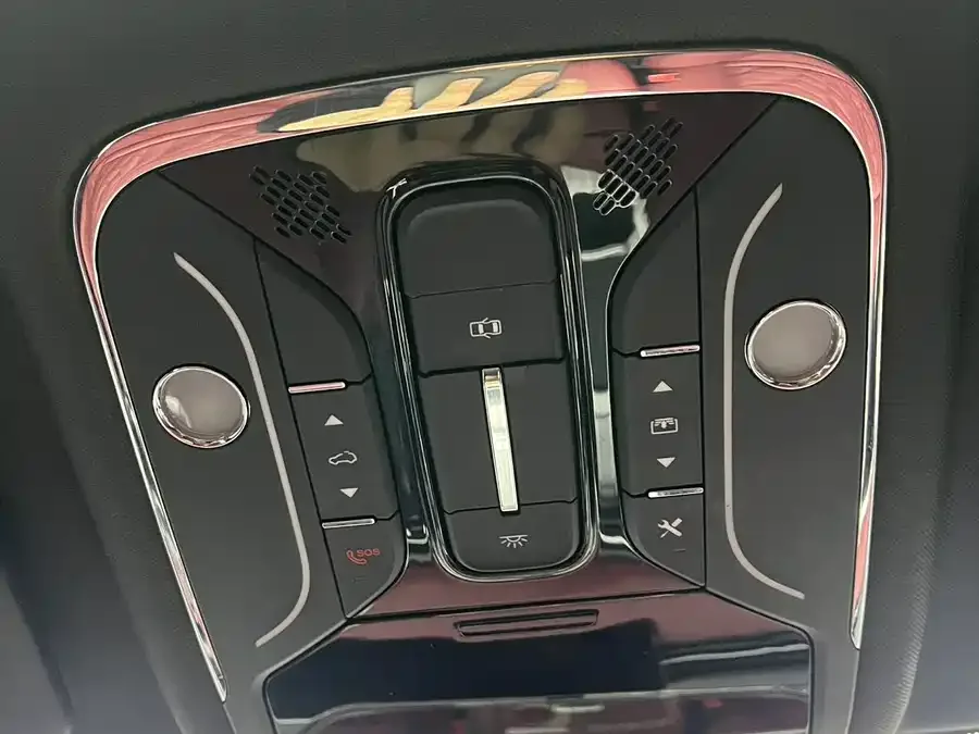Jetour X70 Plus JETOUR X70 PLUS 2023 1.5T DCT Brave PLUS 5-seater 2023 — миниатюра 4