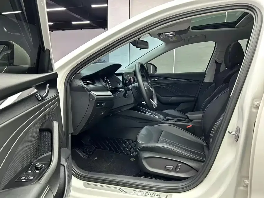 Skoda Octavia Octavia 2022 PRO TSI280 Premium Edition 2022 — миниатюра 3