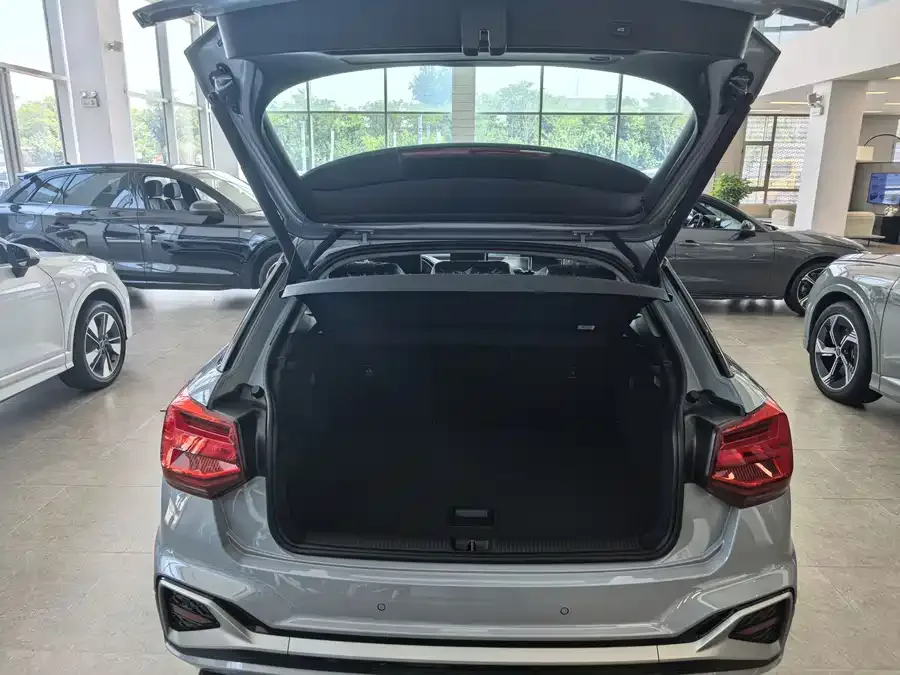 Audi Q2L 2025 35TFSI Progressive Dynamic Edition 2026 — миниатюра 4