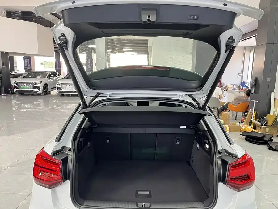 Audi Q2L 2023 35TFSI Luxury Elegant Edition 2024 — миниатюра 3