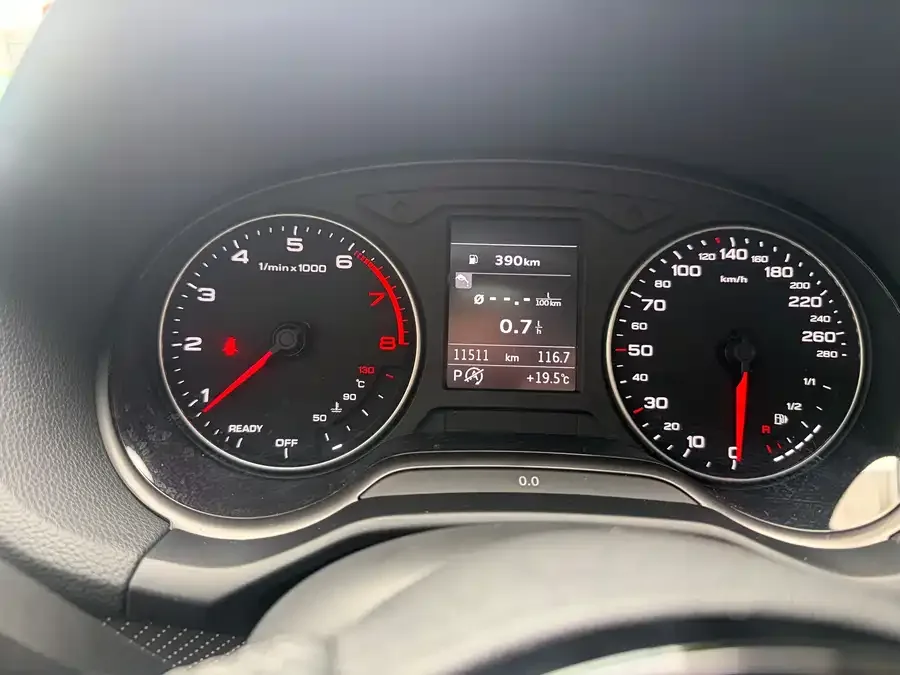 Audi Q2L 2024 35TFSI Fashion Dynamic Edition 2025 — миниатюра 3