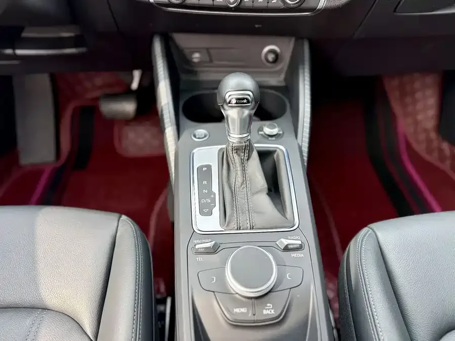 Audi Q2L 2022 35 TFSI Enterprising and Elegant Model 2022 — миниатюра 3