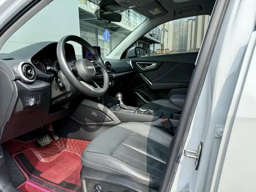 Audi Q2L 2022 35 TFSI Enterprising and Elegant Model 2022 — миниатюра 4