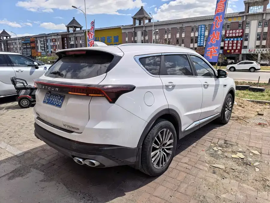 Jetour X70 Plus JETOUR X70 PLUS 2023 1.5T DCT Brave PLUS 5-seater 2023 — миниатюра 4