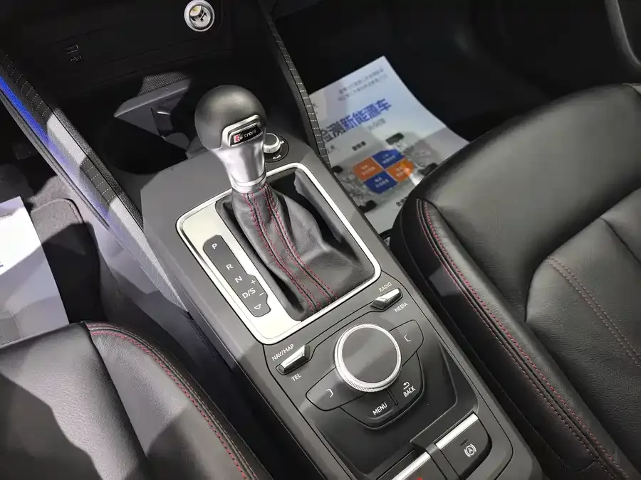 Audi Q2L 2022 35 TFSI aggressive and dynamic model 2023 — миниатюра 3