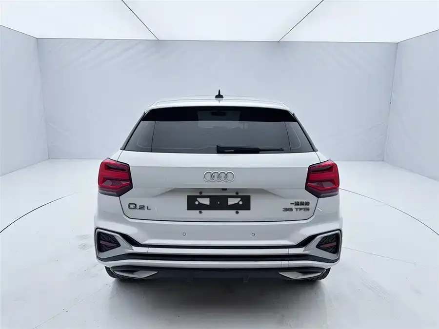 Audi Q2L 2022 35 TFSI aggressive and dynamic model 2022 — миниатюра 2