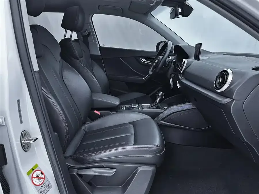 Audi Q2L 2022 35 TFSI aggressive and dynamic model 2022 — миниатюра 4