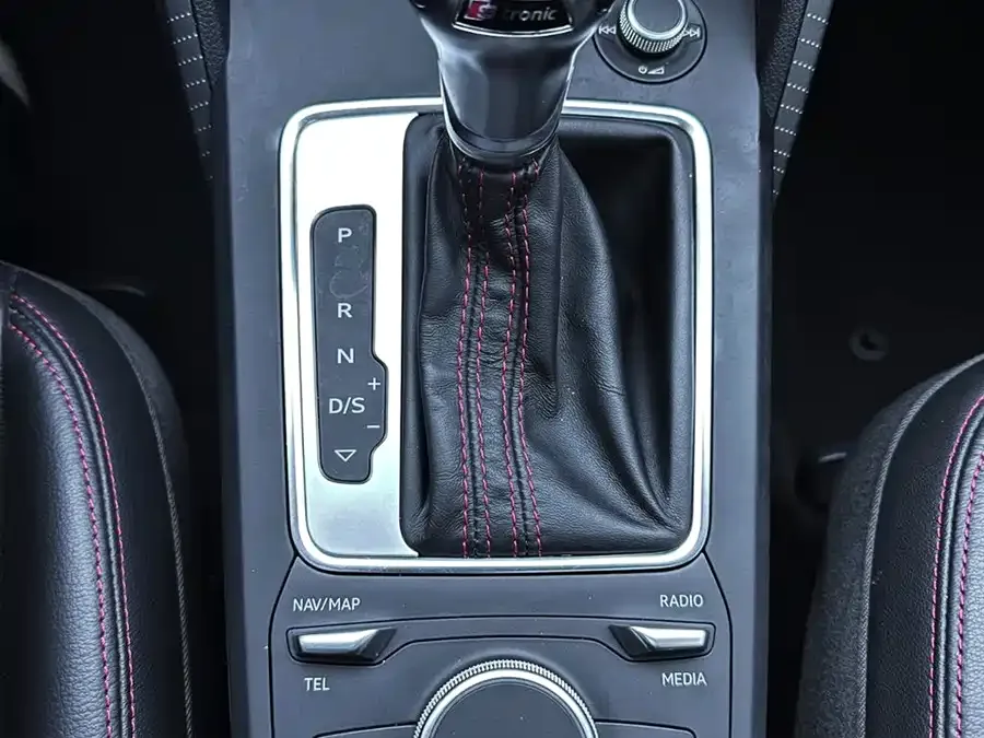 Audi Q2L 2022 35 TFSI aggressive and dynamic model 2022 — миниатюра 5