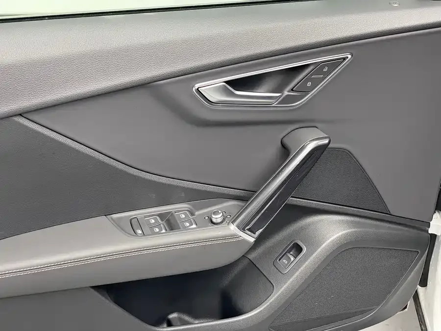 Audi Q2L 2025 35TFSI Stylish Dynamic Edition 2026 — миниатюра 3