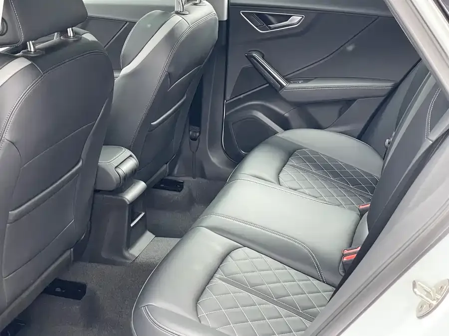 Audi Q2L 2025 35TFSI Stylish Dynamic Edition 2026 — миниатюра 4