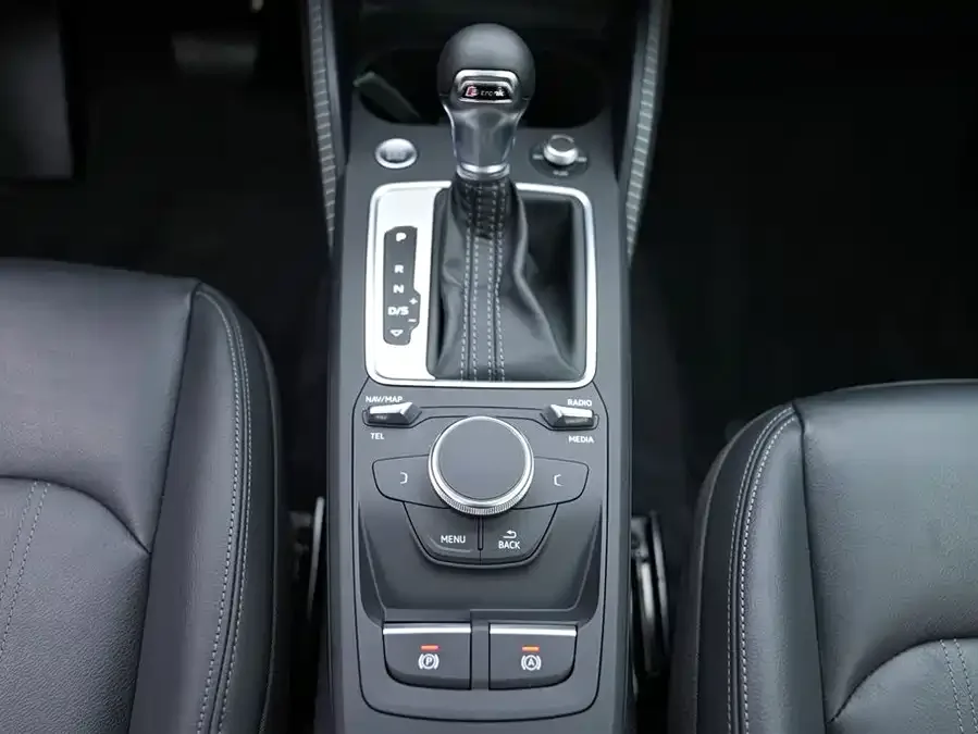 Audi Q2L 2022 35 TFSI Fashion Dynamic Edition 2022 — миниатюра 4
