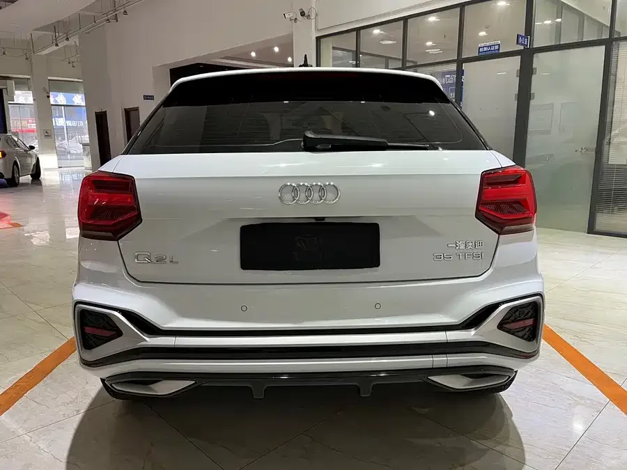 Audi Q2L 2022 35 TFSI Fashion Dynamic Edition 2022 — миниатюра 2