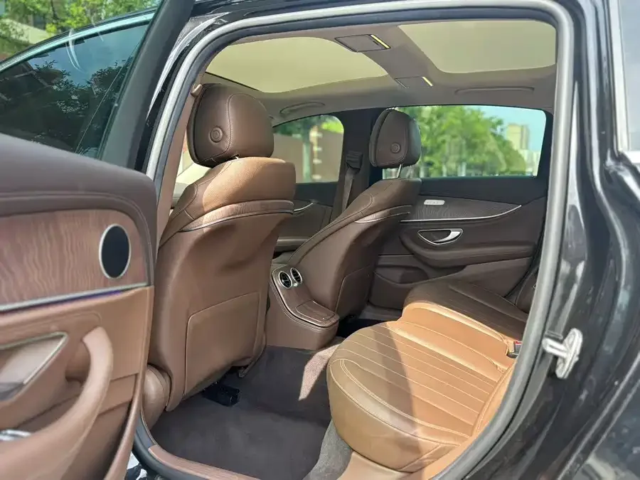 Mercedes-Benz E-class new energy Mercedes-Benz E-Class New Energy 2022 E 350 e L Plug-in Hybrid Sedan 2022 — миниатюра 2