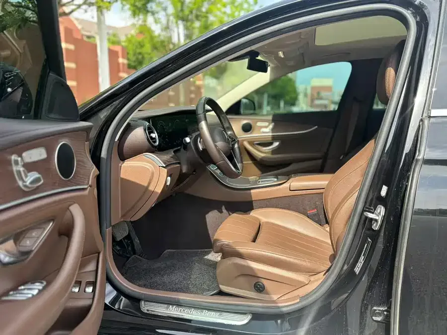 Mercedes-Benz E-class new energy Mercedes-Benz E-Class New Energy 2022 E 350 e L Plug-in Hybrid Sedan 2022 — миниатюра 4
