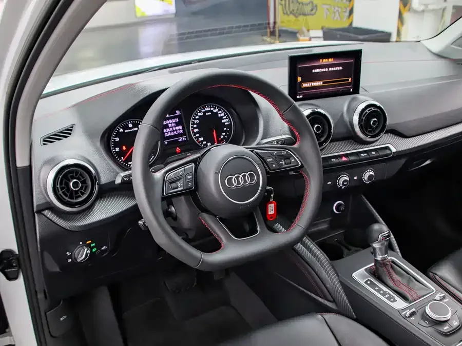 Audi Q2L 2022 35 TFSI aggressive and dynamic model 2023 — миниатюра 2