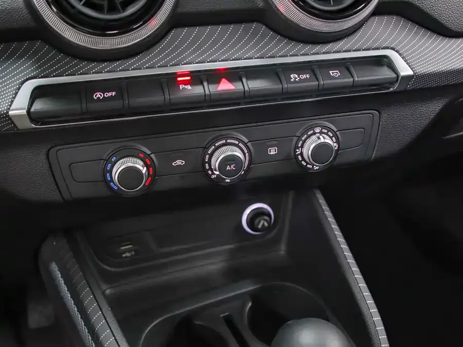 Audi Q2L 2022 35 TFSI aggressive and dynamic model 2023 — миниатюра 3
