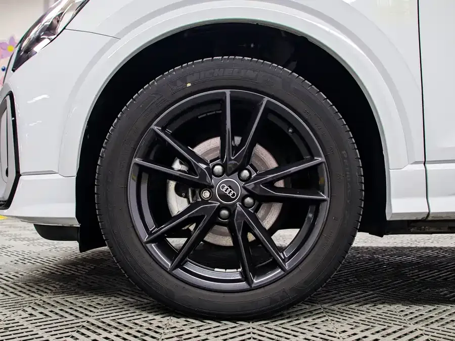 Audi Q2L 2022 35 TFSI aggressive and dynamic model 2023 — миниатюра 5