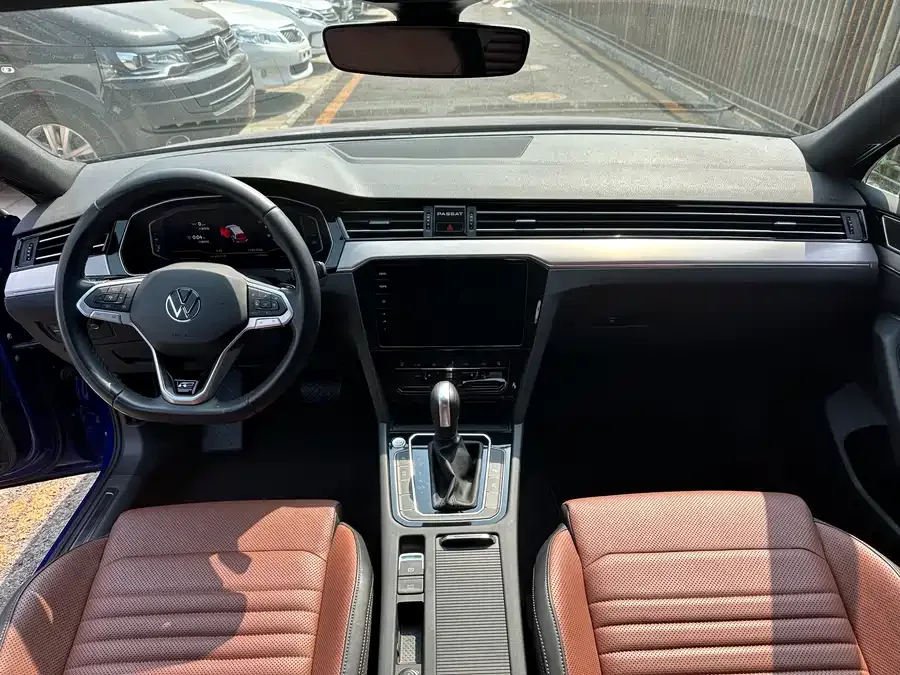 Volkswagen Passat Variant Weilan 2021 2.0T Vertical Edition 2023 — миниатюра 2