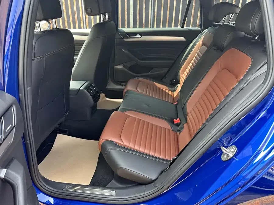 Volkswagen Passat Variant Weilan 2021 2.0T Vertical Edition 2023 — миниатюра 3