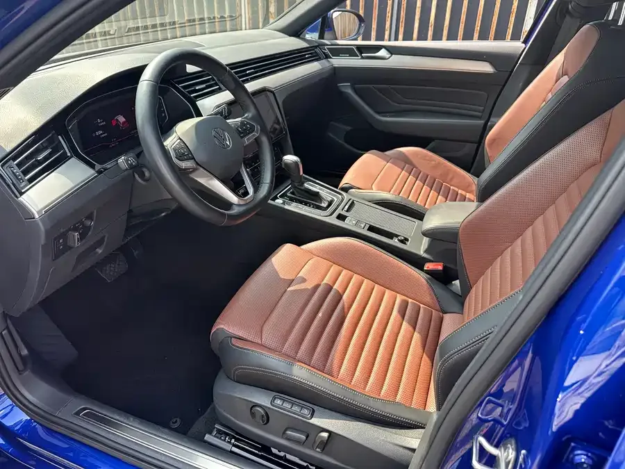 Volkswagen Passat Variant Weilan 2021 2.0T Vertical Edition 2023 — миниатюра 4