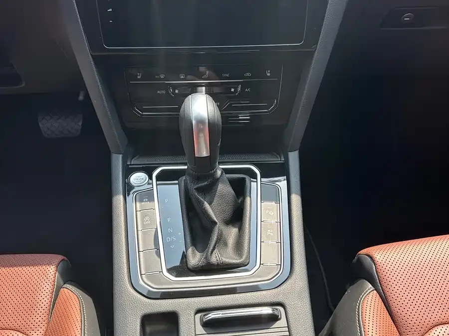 Volkswagen Passat Variant Weilan 2021 2.0T Vertical Edition 2023 — миниатюра 5