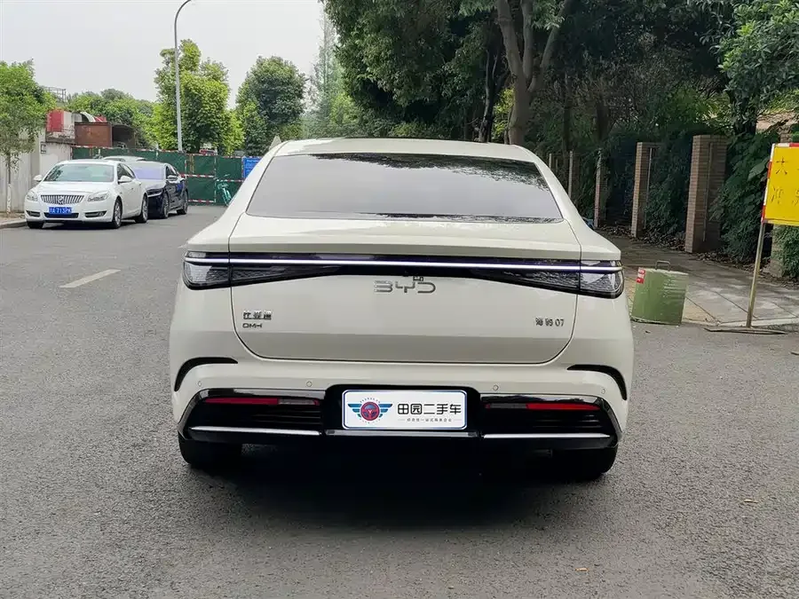 BYD seal 07 DM-i Seal 07 DM-i 2025 DM-i 1.5L 125km Luxury 2024 — миниатюра 2