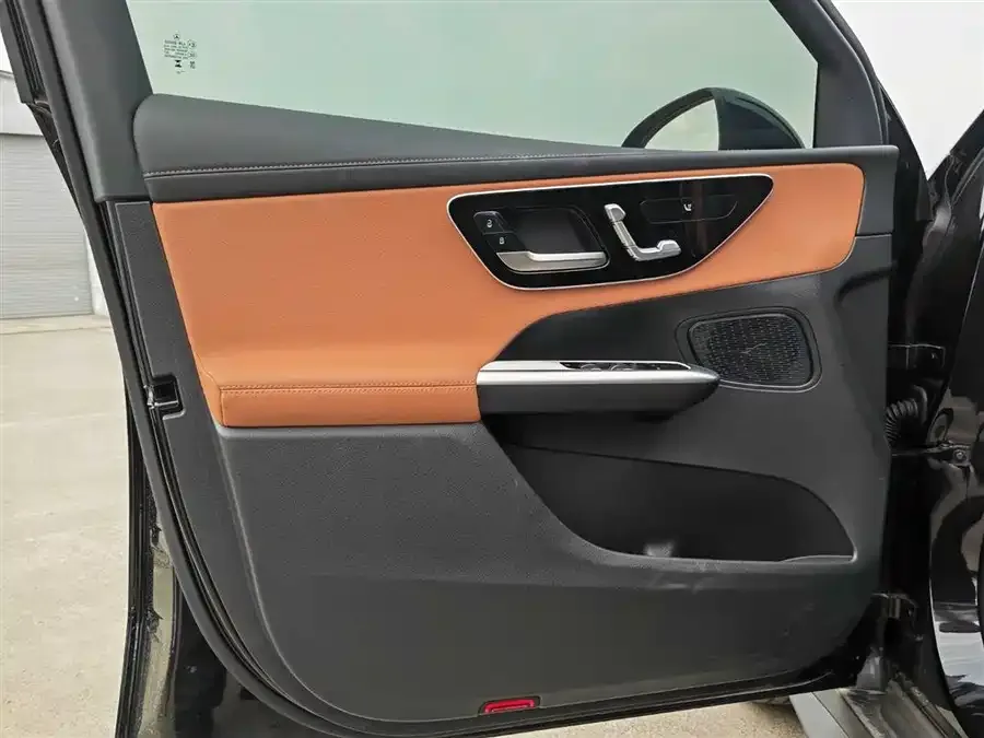 Mercedes-Benz GLC Coupe 2026 Mercedes-Benz GLC Coupe, GLC 260 4MATIC Coupe SUV 2026 — миниатюра 2