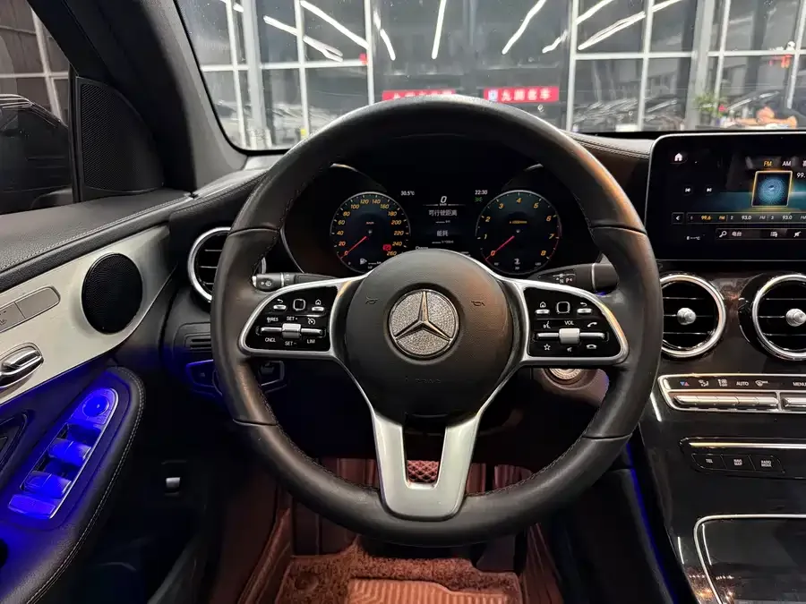 Mercedes-Benz GLC Coupe Mercedes-Benz GLC coupe 2022 facelift GLC 260 4MATIC coupe SUV 2022 — миниатюра 3