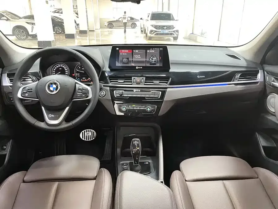 BMW X1 2022 sDrive20Li Fashion Edition 2023 — миниатюра 3