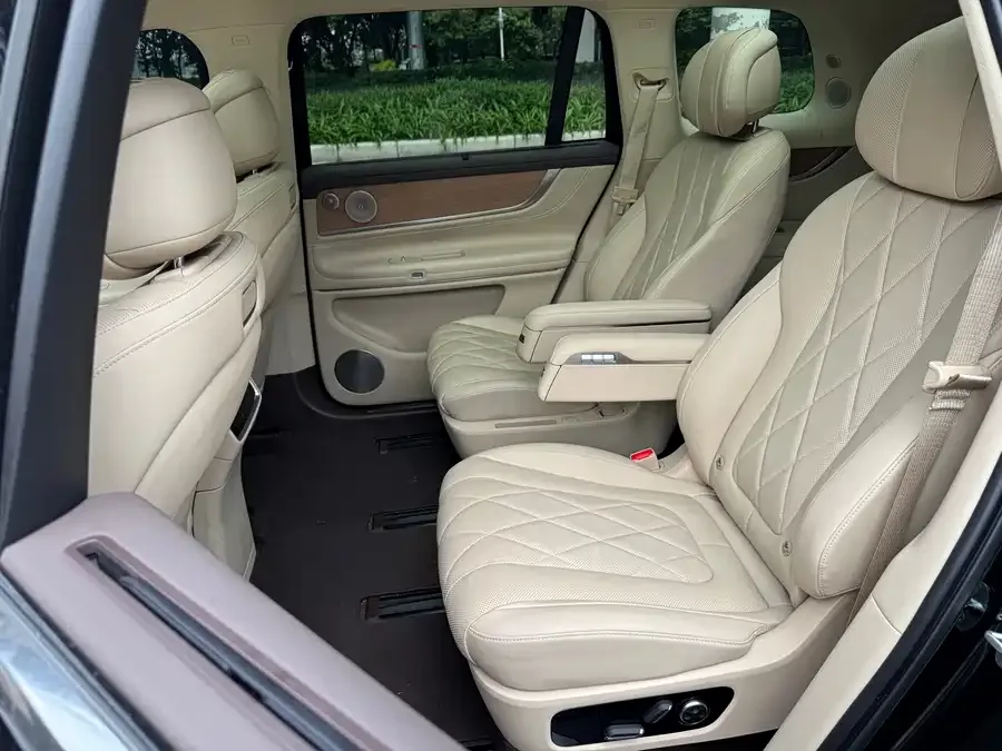 AITO M9 Wenjie M9 2024 Extended Range Max Edition 42kWh 6-seater Edition 2024 — миниатюра 3