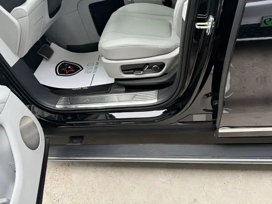 AITO M9 Wenjie M9 2024 Extended Range Max Edition 42kWh 6-seater Edition 2024 — миниатюра 5