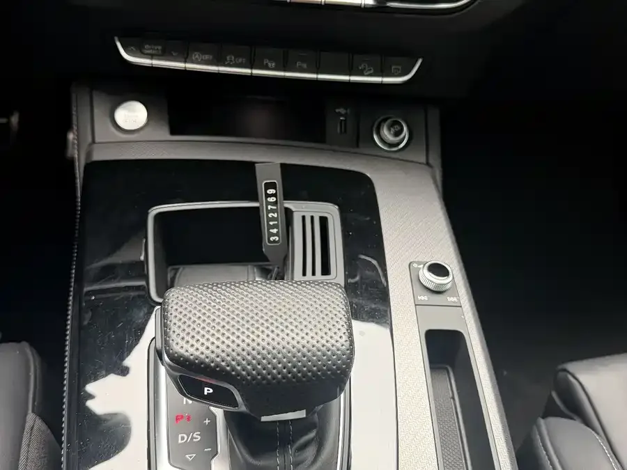 Audi Q5L 2024 45 TFSI Luxury Dynamic Edition 2024 — миниатюра 3
