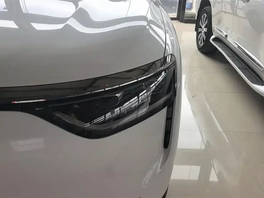 AITO M8 Wenjie M8 2025 Extended Range Ultra Edition 53.4kWh 6-Seat Version (192-line LiDAR) 2025 — миниатюра 2