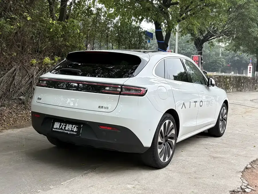 AITO M5 M5 2022 Extended Range Rear-Drive Standard Edition 2022 — миниатюра 3