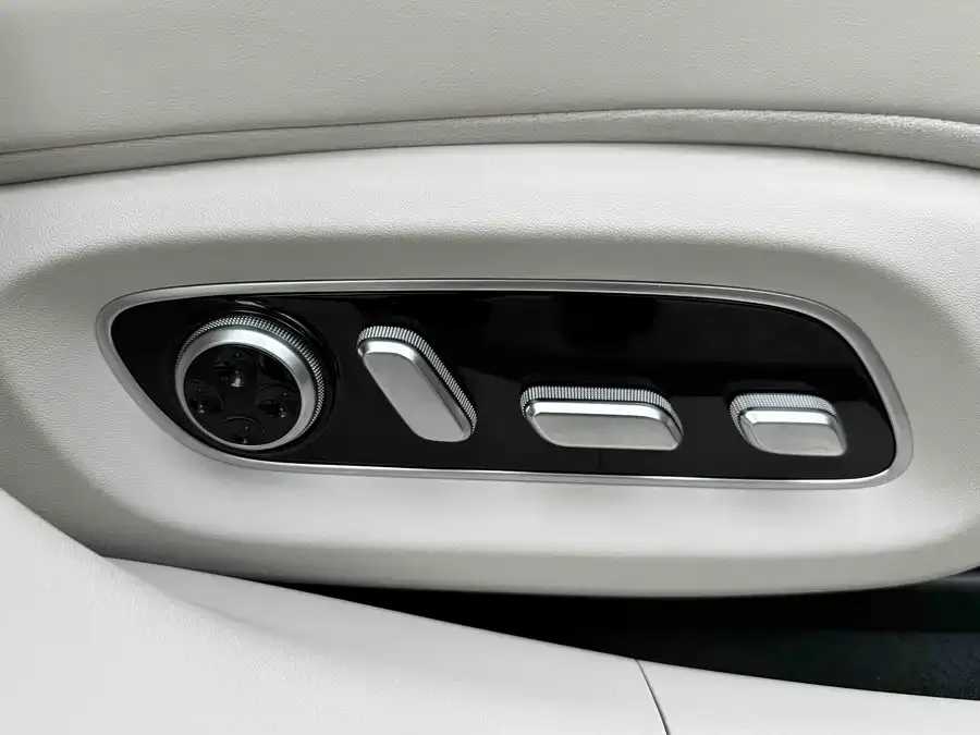 Enjoy World S9 Enjoy S9 2026 Ultra Range Extended Rear-Wheel Drive 53kWh (896-line LiDAR) 2025 — миниатюра 2