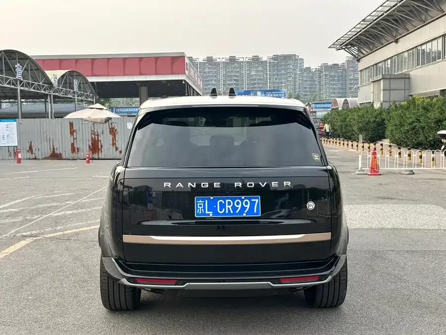 Land Rover Range Rover Range Rover 2025 3.0 L6 400PS Grand Edition 2026 — миниатюра 2