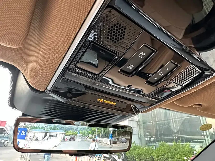 Land Rover Range Rover Range Rover 2025 3.0 L6 400PS Grand Edition 2026 — миниатюра 4