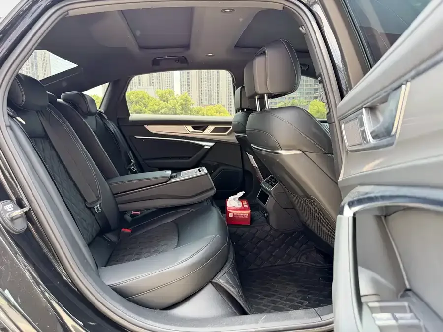 Audi A6L 2025 45 TFSI quattro Selected Dynamic Edition 2025 — миниатюра 4
