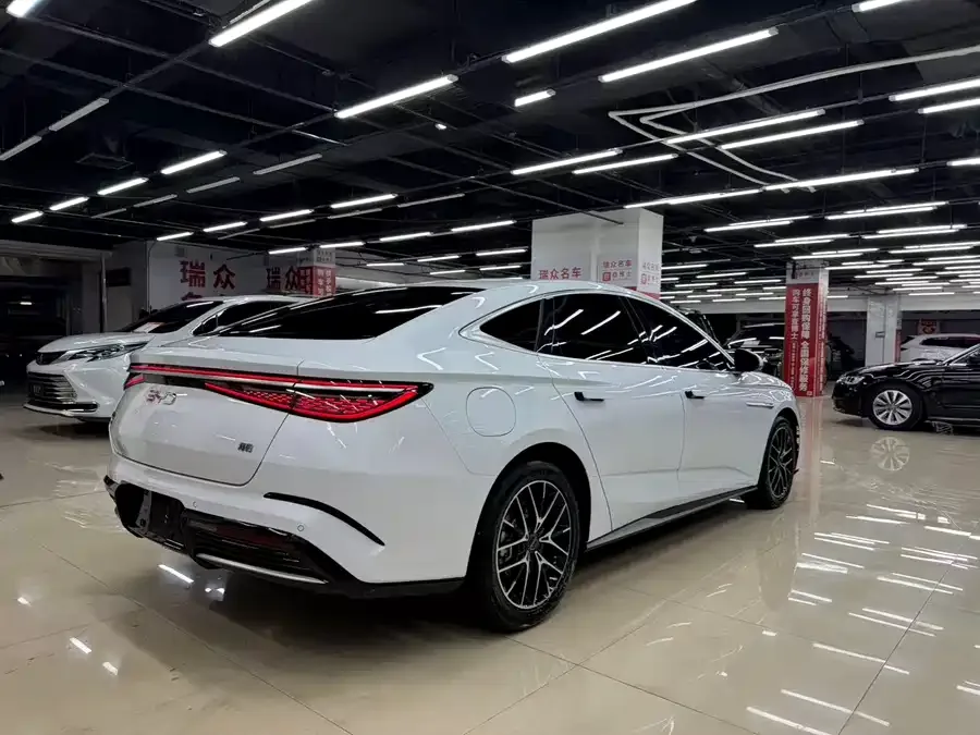 BYD Seal Haibao 2024 Glory Edition DM-i 1.5L 121km Premium Edition 2023 — миниатюра 2