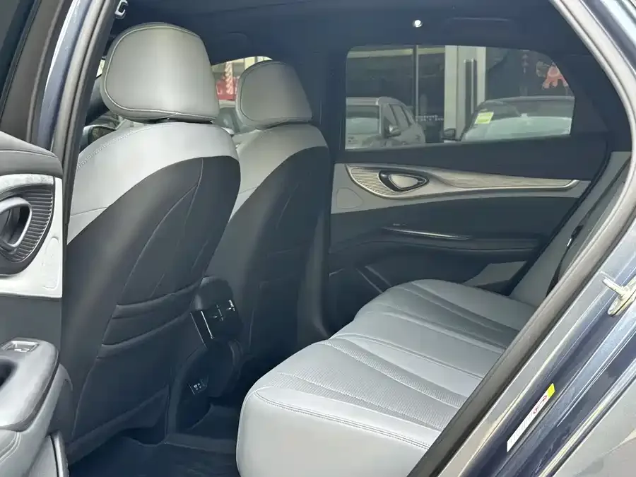 BYD Seal Haibao 2024 Glory Edition DM-i 1.5L 121km Luxury 2024 — миниатюра 3