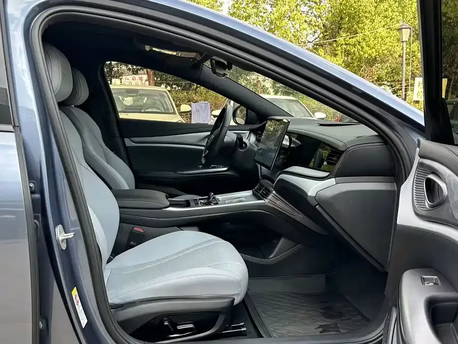 BYD Seal Haibao 2024 Glory Edition DM-i 1.5L 121km Luxury 2024 — миниатюра 4