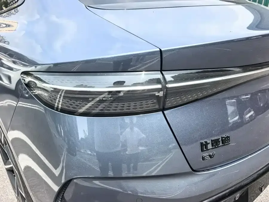 BYD Seal Haibao 2022 700km long-range rear-wheel drive version 2023 — миниатюра 3